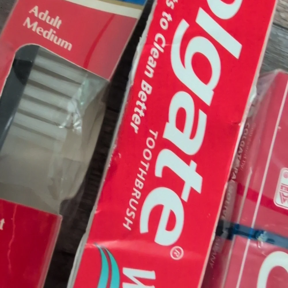 Vintage Crest Reach Colgate Tek Aqua fresh Assorted Toothbrush Lot Of 16‎
